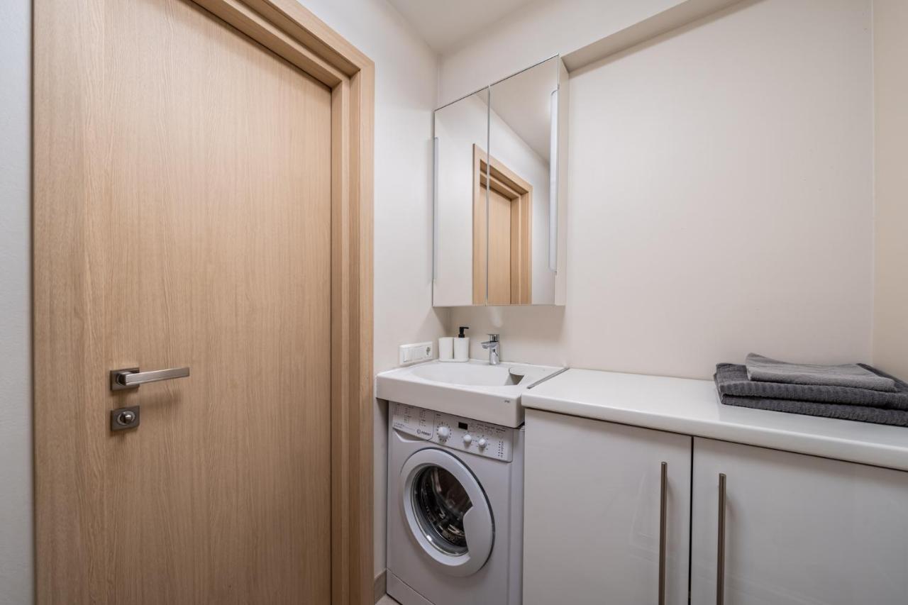 Trendy Top-Floor Stay In Heart Of Riga, Near Bars & Culture ภายนอก รูปภาพ