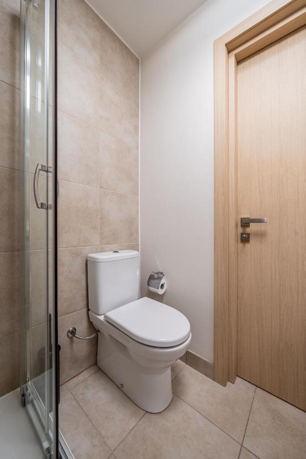 Trendy Top-Floor Stay In Heart Of Riga, Near Bars & Culture ภายนอก รูปภาพ