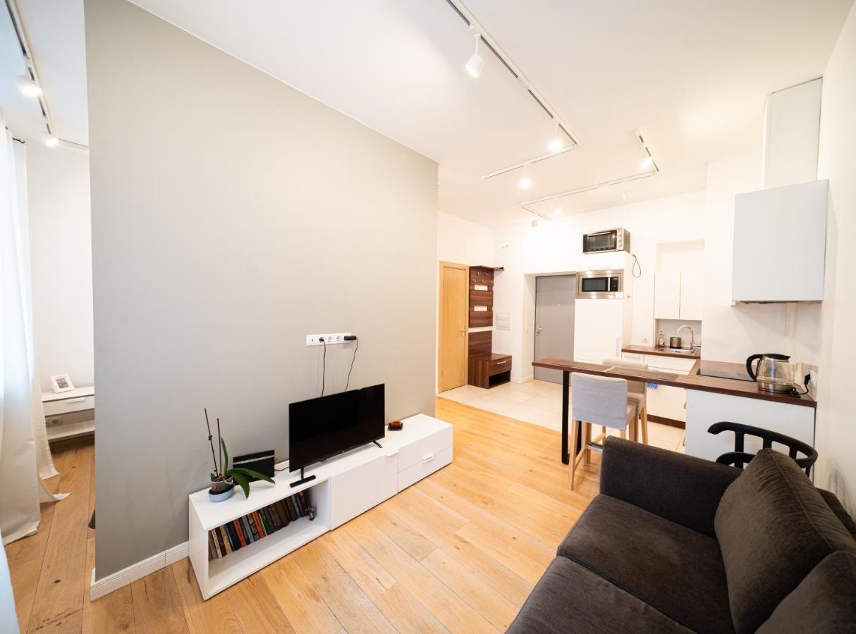 Trendy Top-Floor Stay In Heart Of Riga, Near Bars & Culture ภายนอก รูปภาพ