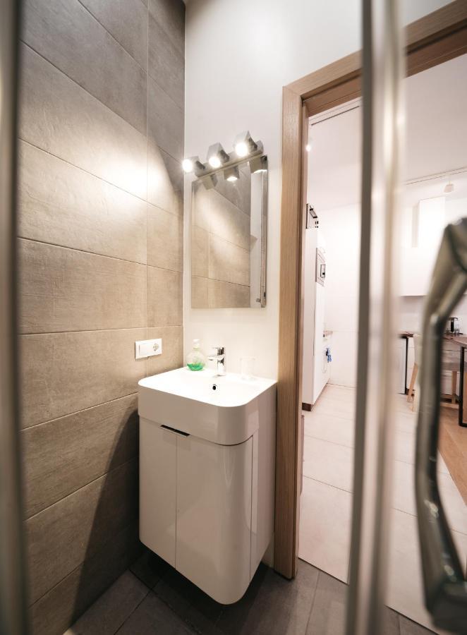 Trendy Top-Floor Stay In Heart Of Riga, Near Bars & Culture ภายนอก รูปภาพ