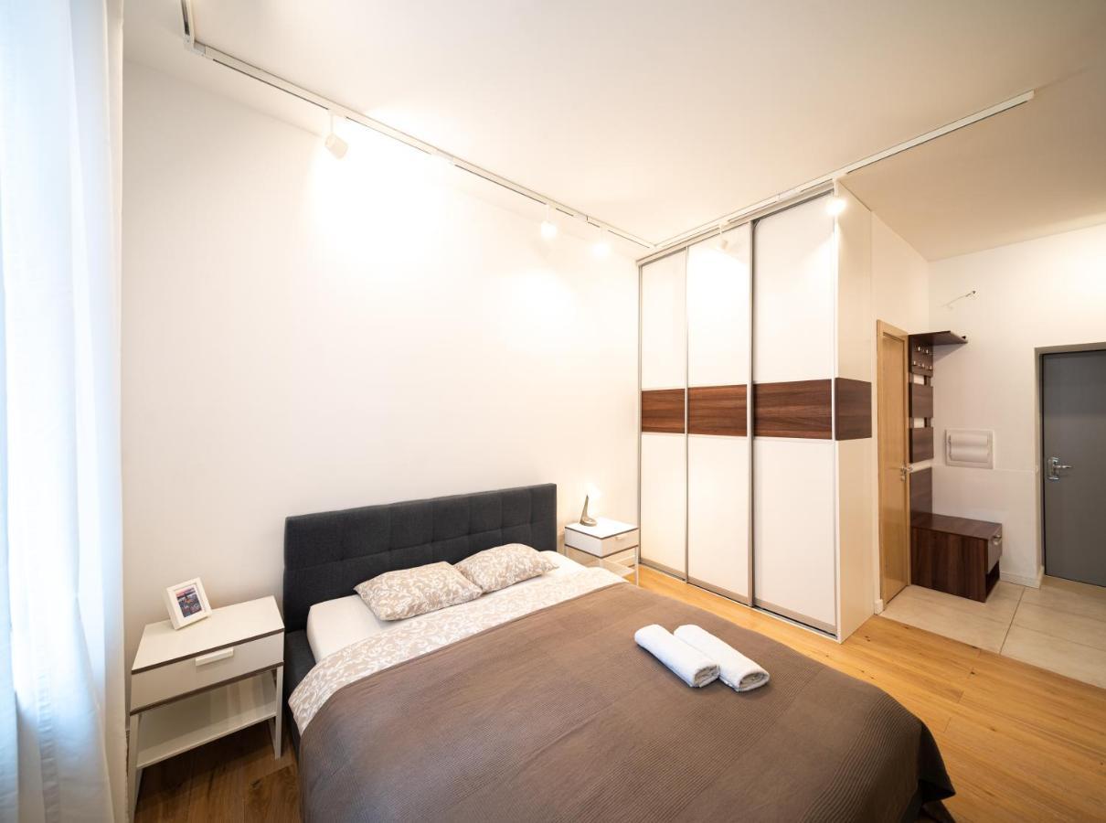 Trendy Top-Floor Stay In Heart Of Riga, Near Bars & Culture ภายนอก รูปภาพ